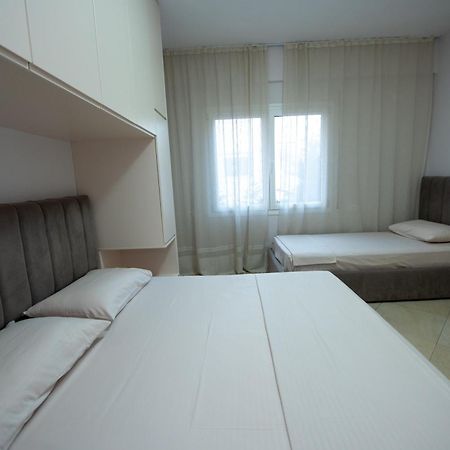 Riviera Apartment Vlora Exterior photo