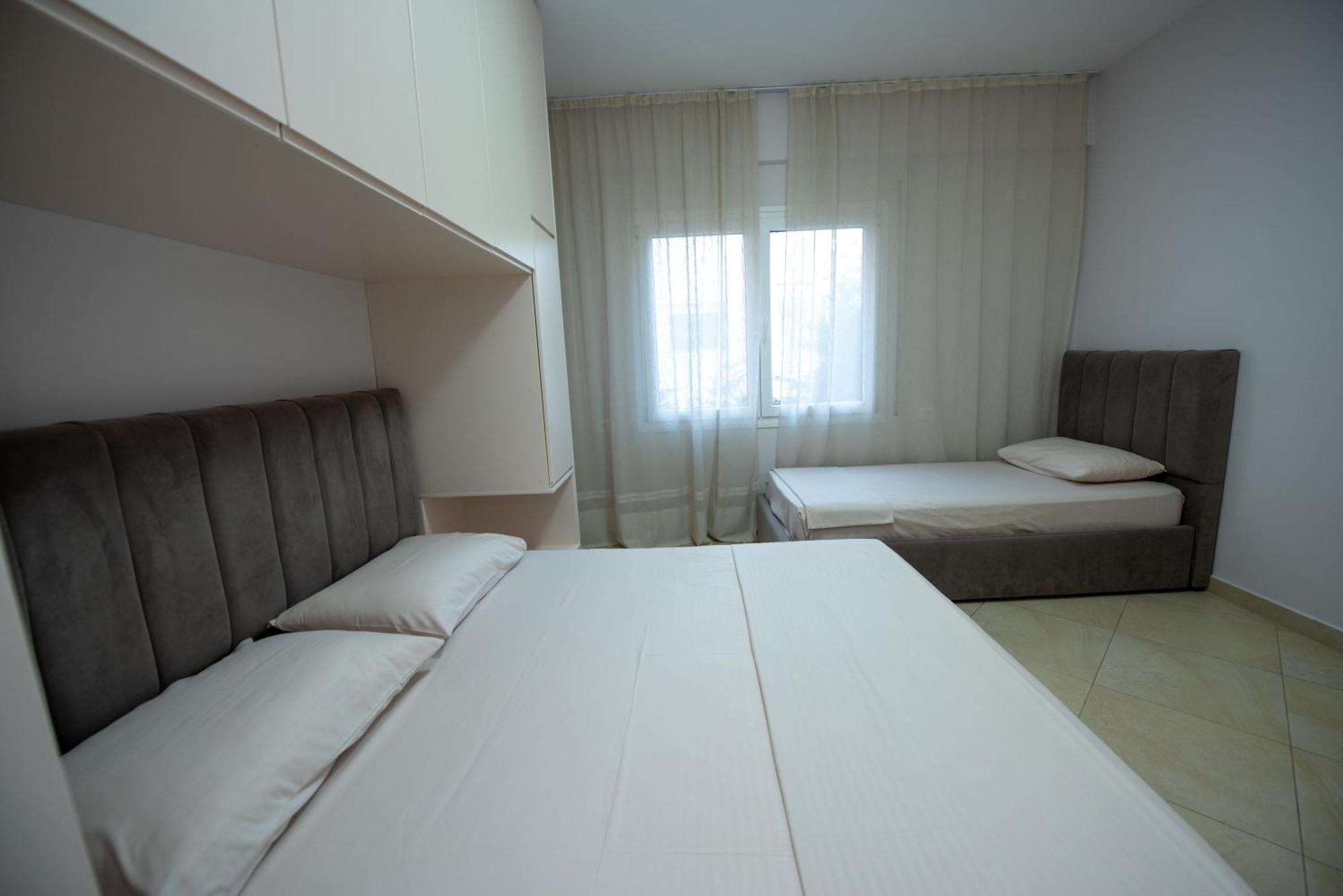 Riviera Apartment Vlora Exterior photo