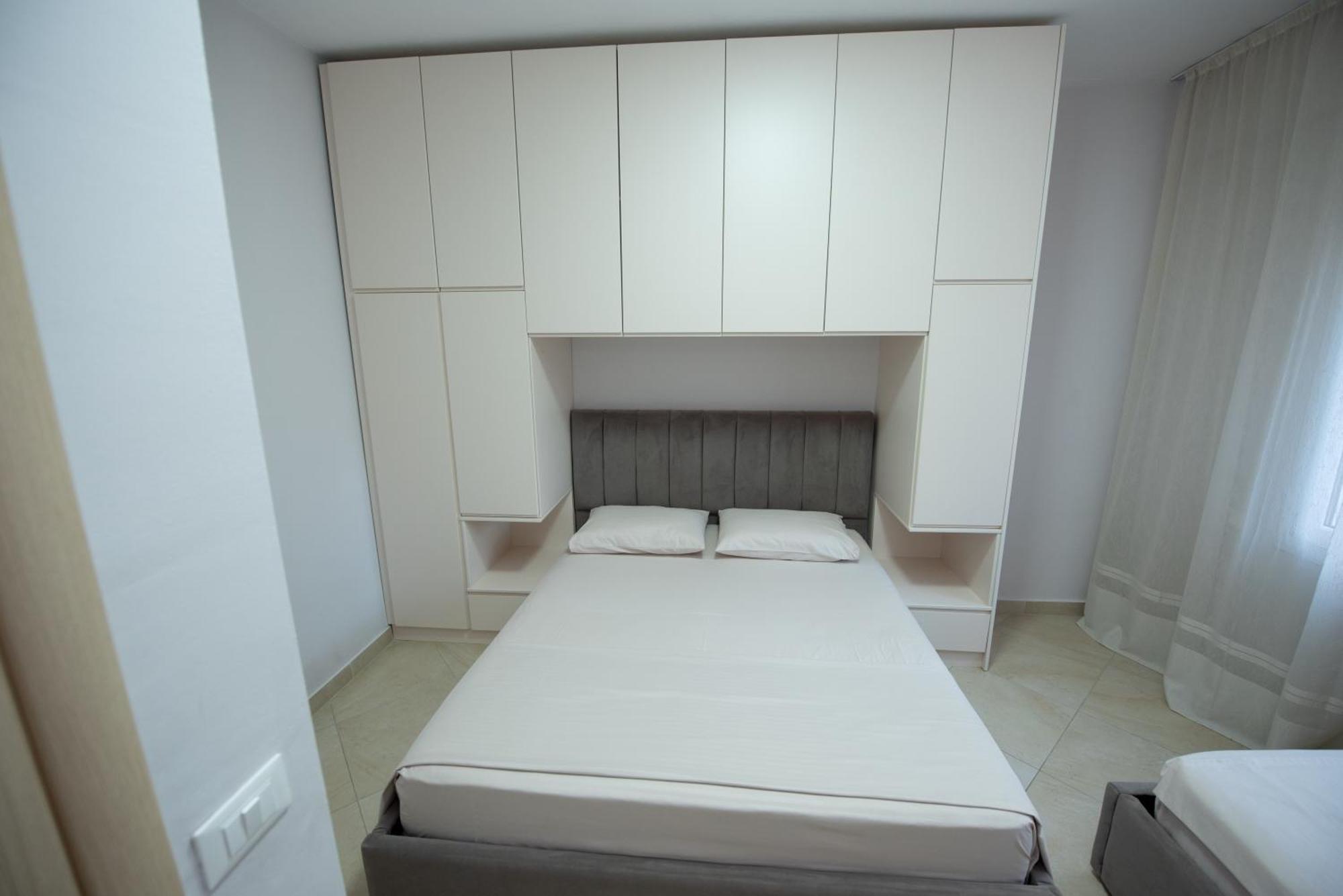 Riviera Apartment Vlora Exterior photo