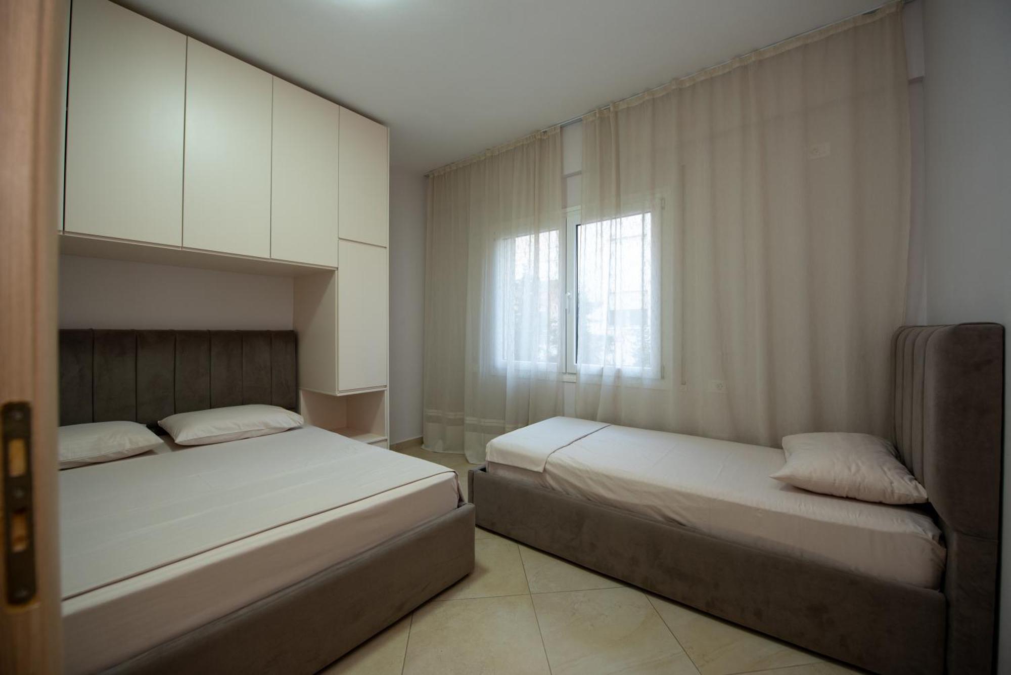 Riviera Apartment Vlora Exterior photo