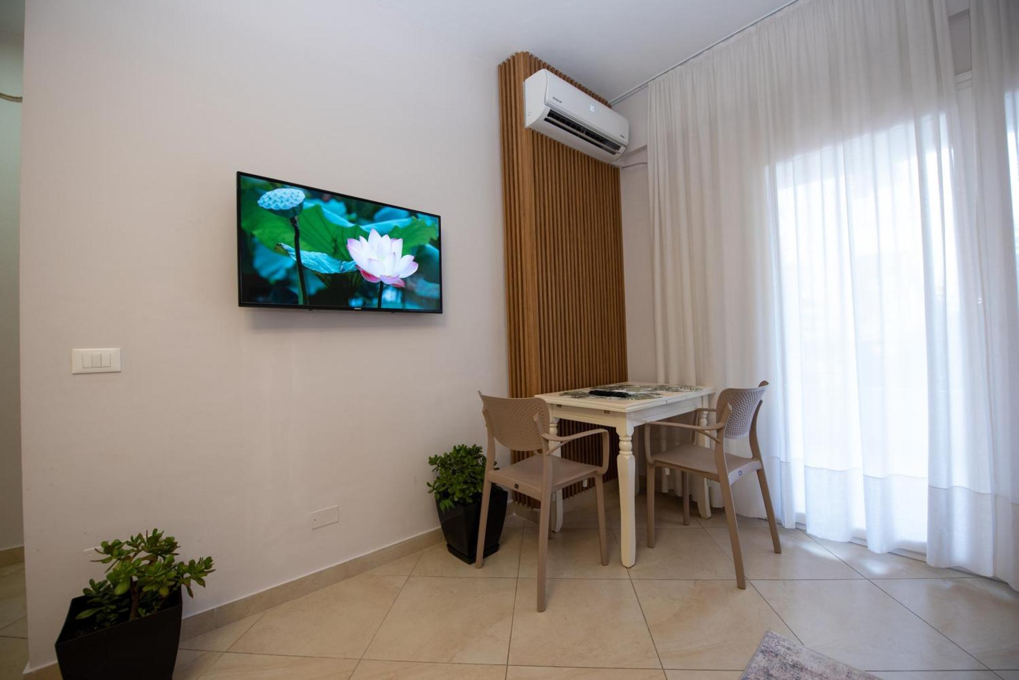 Riviera Apartment Vlora Exterior photo
