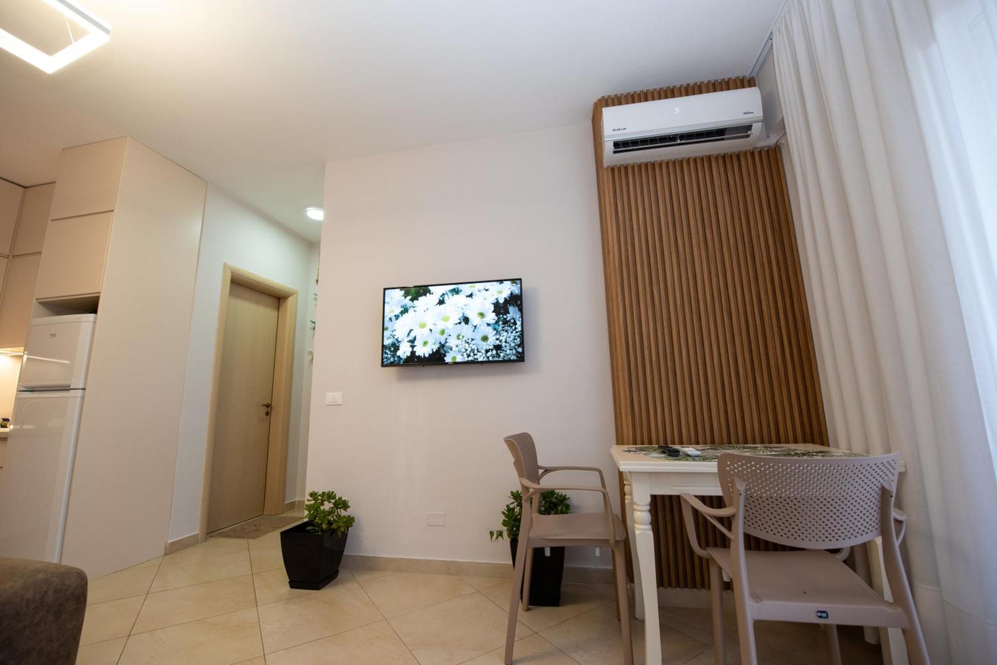 Riviera Apartment Vlora Exterior photo